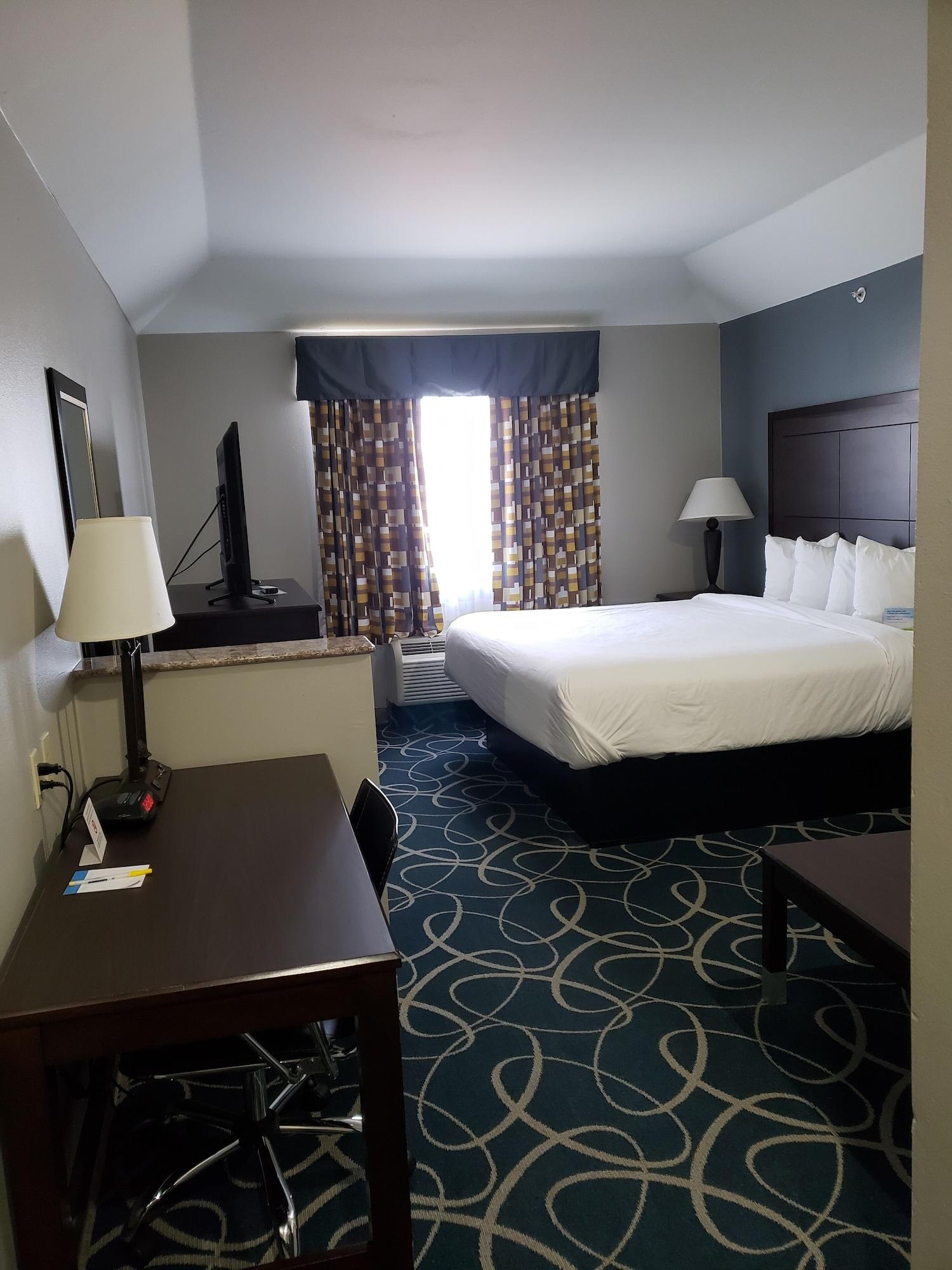 Days Inn & Suites By Wyndham Cleburne Tx Exterior photo