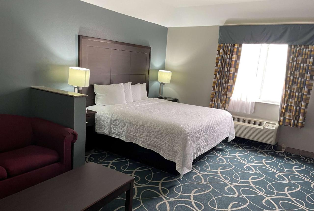 Days Inn & Suites By Wyndham Cleburne Tx Exterior photo