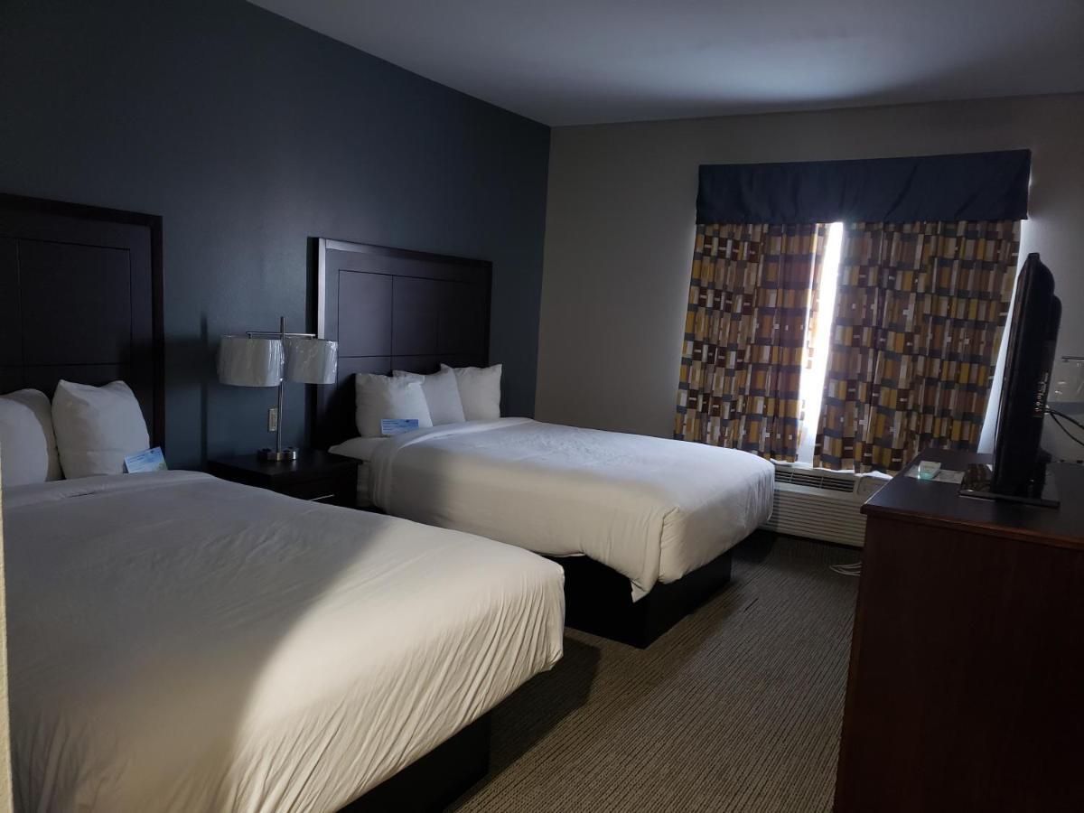 Days Inn & Suites By Wyndham Cleburne Tx Exterior photo
